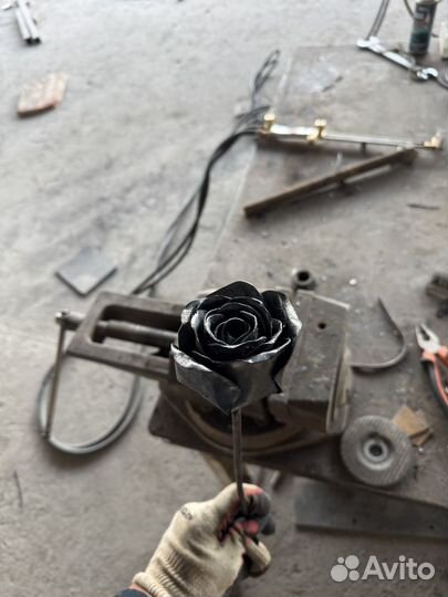 Кованая роза