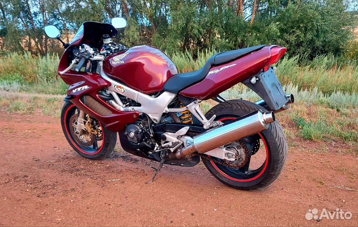 Мотоцикл Хонда VTR-1000F