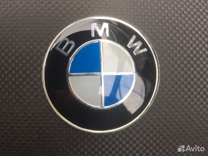 Знак в руль BMW