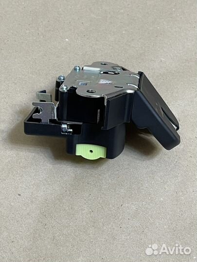 Замок багажника Hyundai Solaris 2 / Kia Rio 4