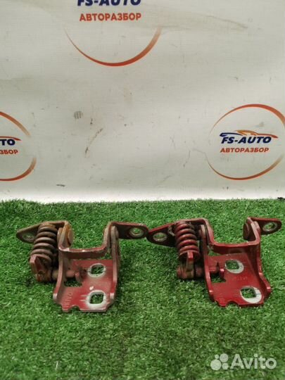 Петли дверей правые Dodge Caliber 2.0 ECN 2006