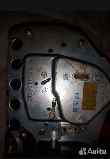 Приборная панель на мерседес 124 3,2- 2,8