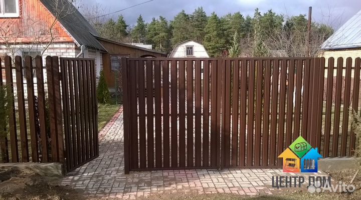 Забор из евроштакетника