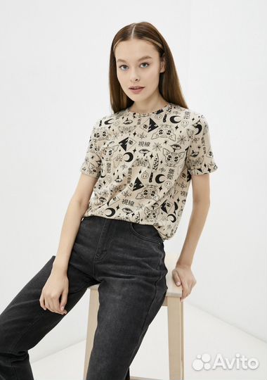 Футболка бежевая с принтом