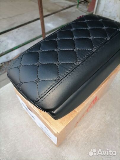 Подлокотник на Рено Логан 2 на ножке