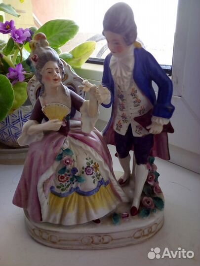 Фарфоровая статуэтка 