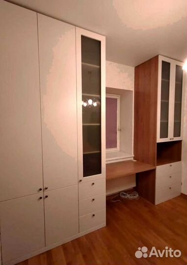 Рабочая зона в углу у окна