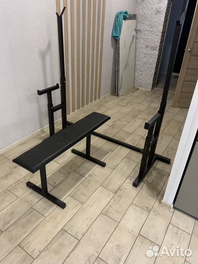 Стойка для штанги для плеч и скамьей