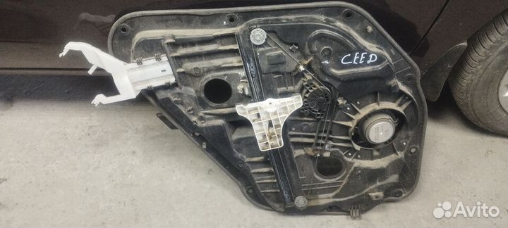 Стеклоподемник задний правый Kia Ceed JD