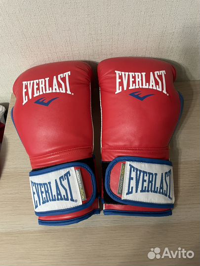 Боксерские перчатки 14 oz everlast
