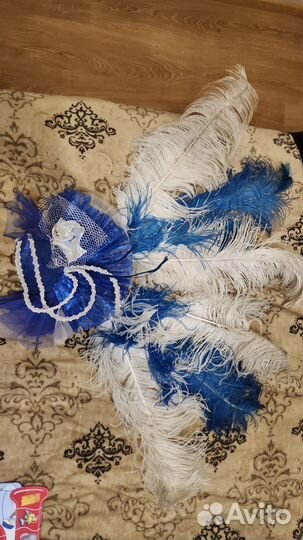 Головной убор с перьями