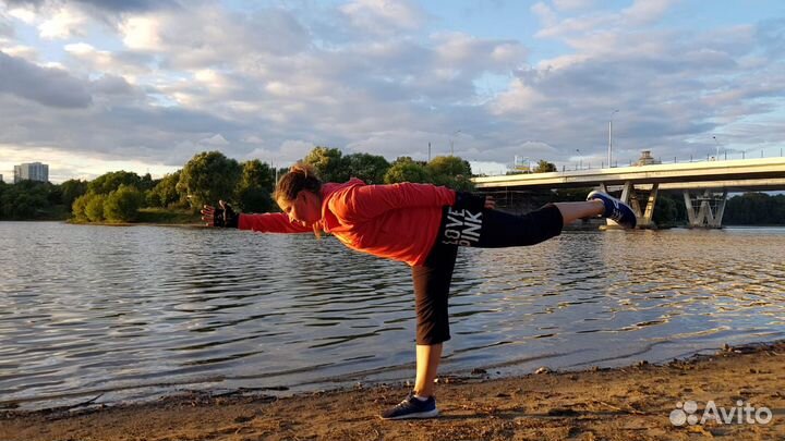 Тренер по йоге пилатесу фитнесу