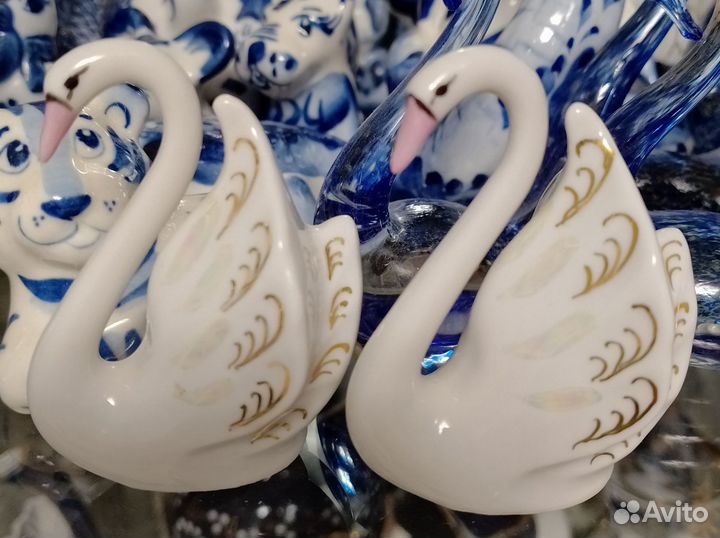 Статуэтки лебеди