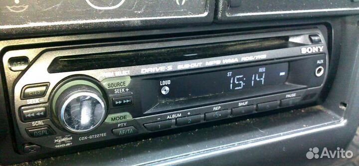 Автомобильная магнитолa sony