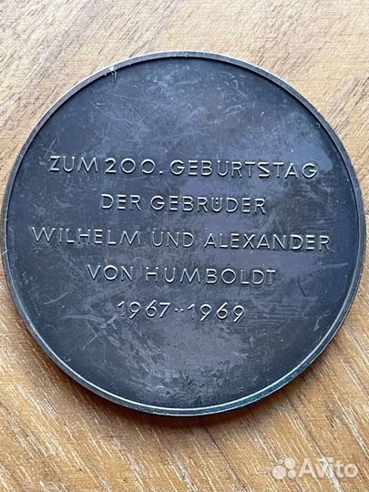 Редкие настольные медали университетов мира