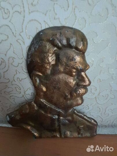 Барельеф Сталин