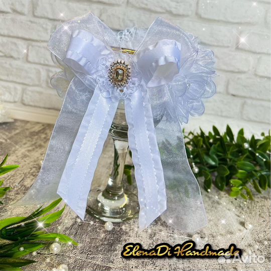 Белая резинка на пучок