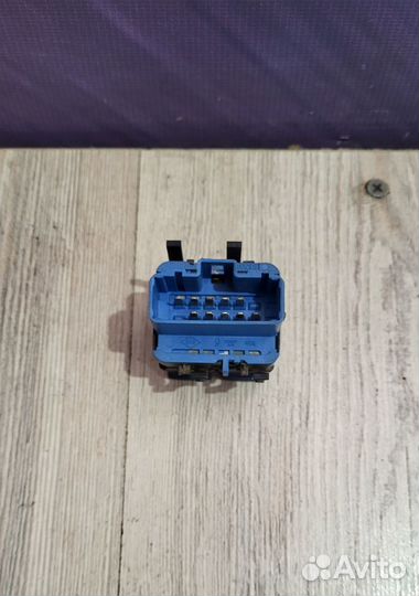 Блок кнопок стеклоподъемников Renault scenic 2 Лев