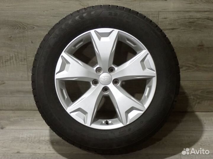 Комплект оригинальных колес Subaru Forester R17