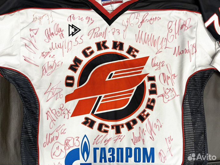 Хоккейный свитер Авангард разных сезонов