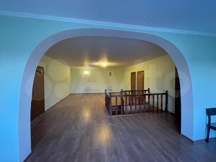 Дом 310 м² на участке 11,1 га