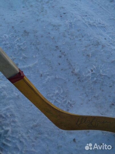 Хоккейная клюшка с автографом В. Шадрина