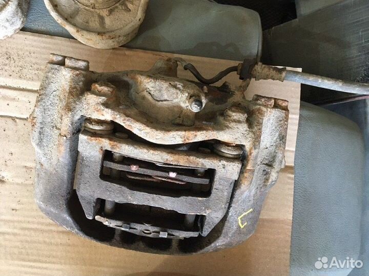 Суппорт тормозной передний левый Volkswagen