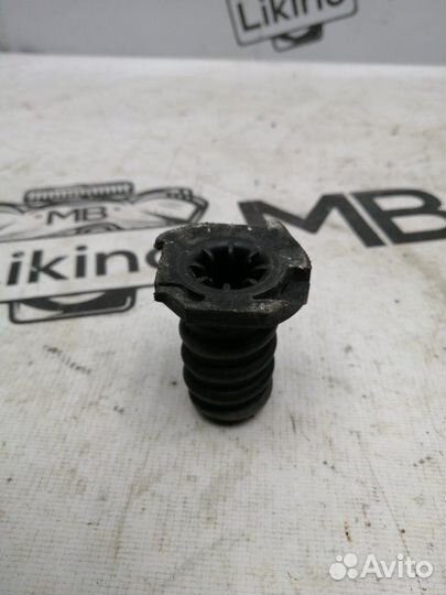 Болт крепления запасного колеса Mercedes-Benz