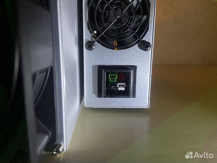 Bitmain Antminer S21 200th