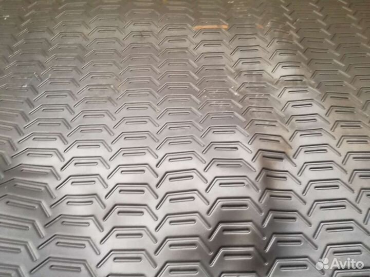 Коврик в богажник Nissan Tiida