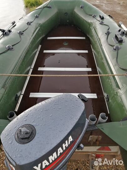 Лодка с моторном