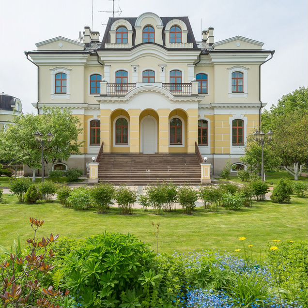 Дом 820 м² на участке 50 сот.