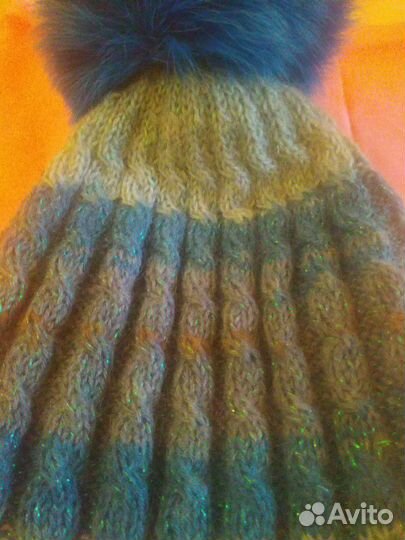 Шапка вязаннся, с натуральным помпоном