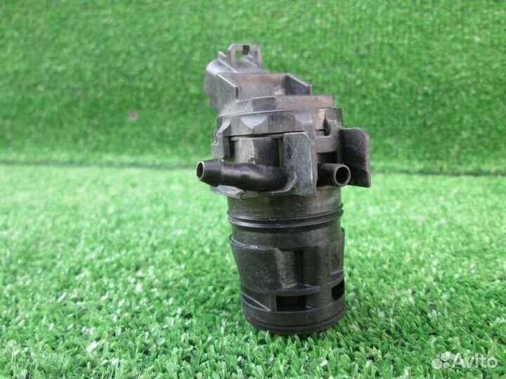 Мотор бачка омывателя задний Toyota Prius ZVW30