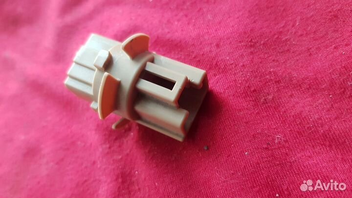 Патрон,цоколь заднего фонаря Toyota Land Cruiser