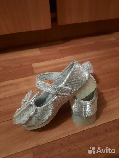 Туфли для девочки 23 размер белые