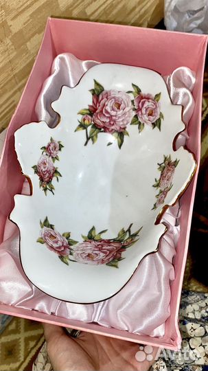 Ваза для фруктов на ножке