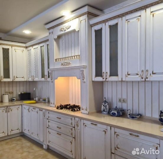 Кухня классика с золотом на заказ