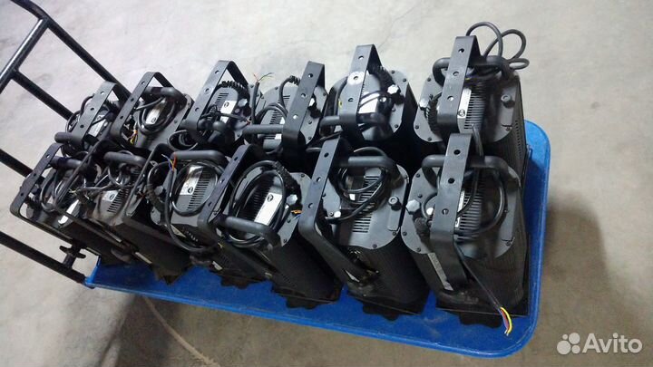 Профессиональный прожектор Scena 300/500