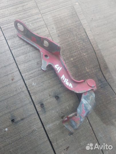 Петля капота правая Toyota corolla e11