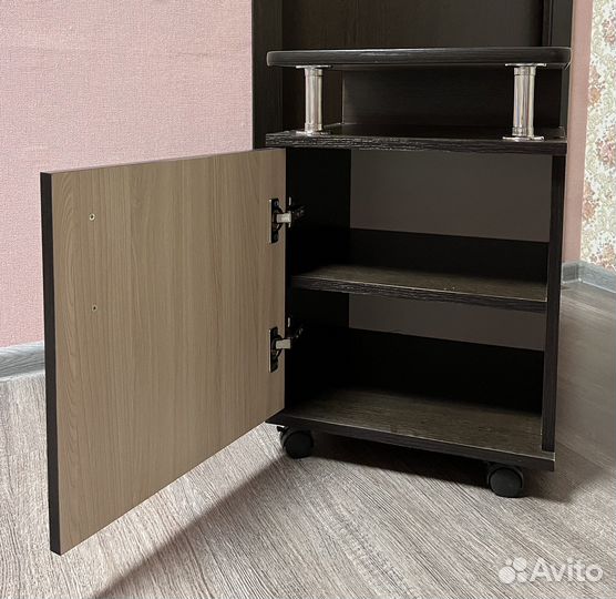 Тумба прикроватная на колесиках