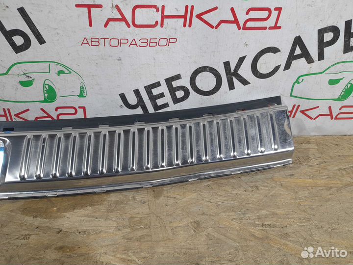 Кожух замка багажника VW Touareg NF (2010-2018)