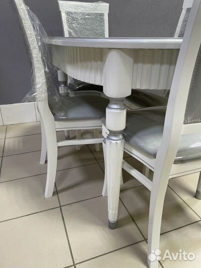 Стол кухонный