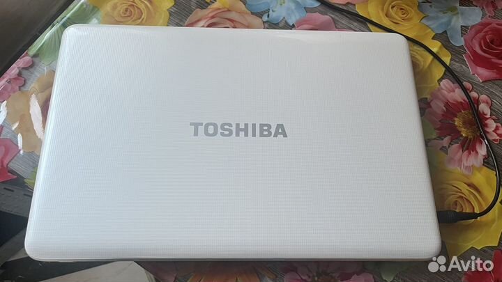 Ноутбук Toshiba Satellite C870-E2W