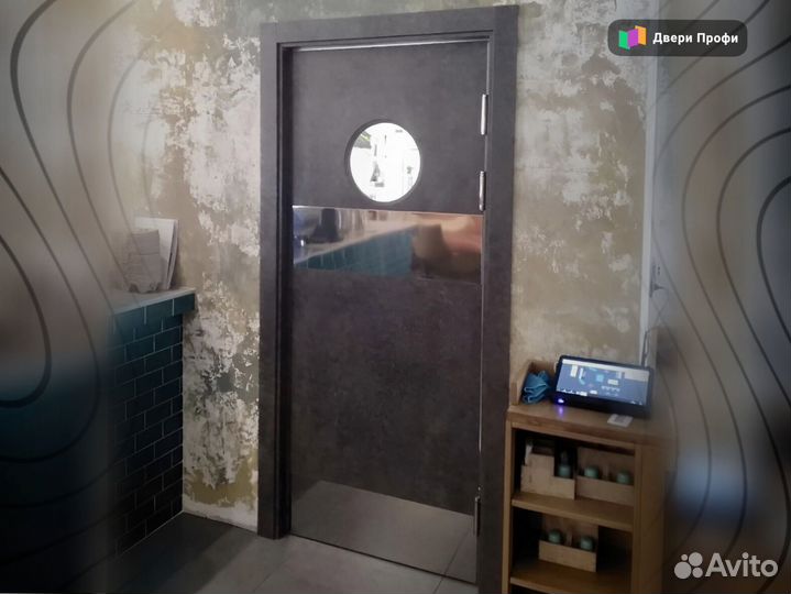 Двери с иллюминатором