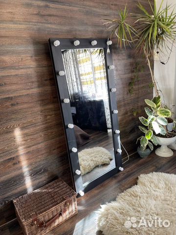 Гримерное зеркало с лампочками