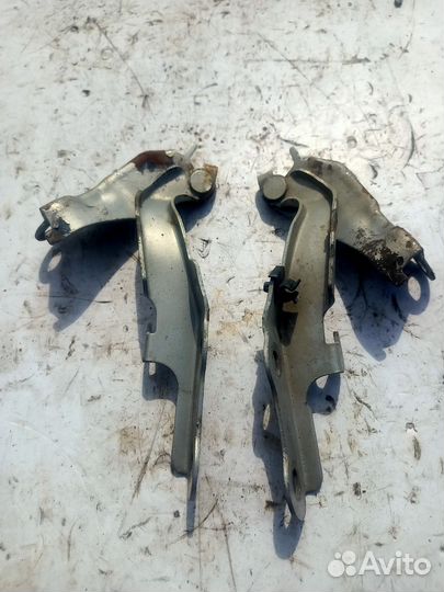 Петля капота левая правая Chery tiggo t11 T1184020