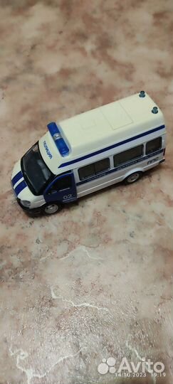 Модель автомобиля полиция