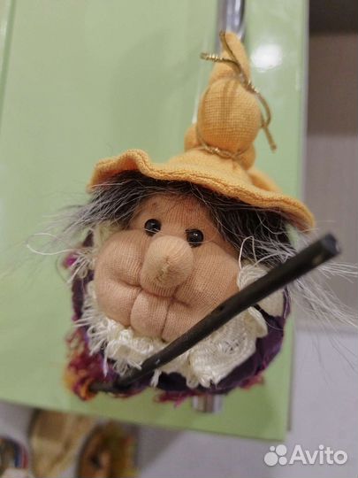 Кукла ведьмочка на метле