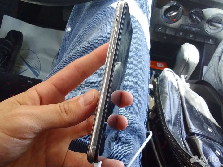 Телефон iPhone 10